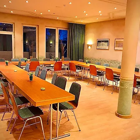 Meister Baer Wettiner Hof מלון גלאוכאו